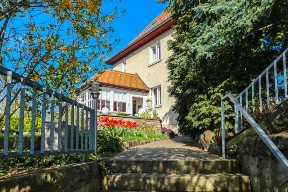 5 Zimmer 163 m² 1 100 000 € Kaufpreis Häuser in Dresden bei