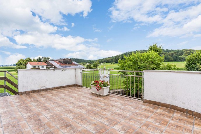 10 Zimmer 290 m² 495.000 € Kaufpreis Häuser in Unterroth bei