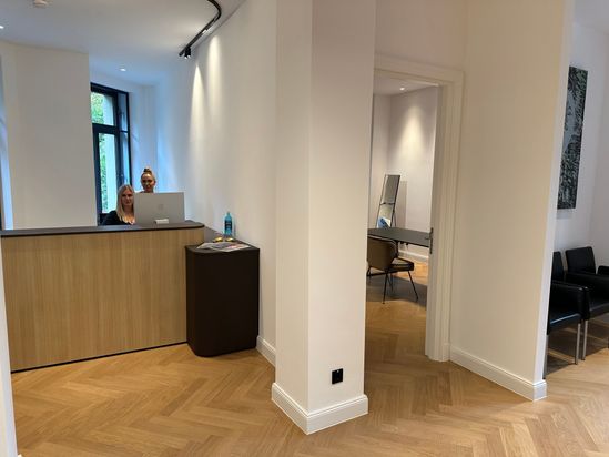 Dr. Nichlos - Plastische Chirurgie Frankfurt