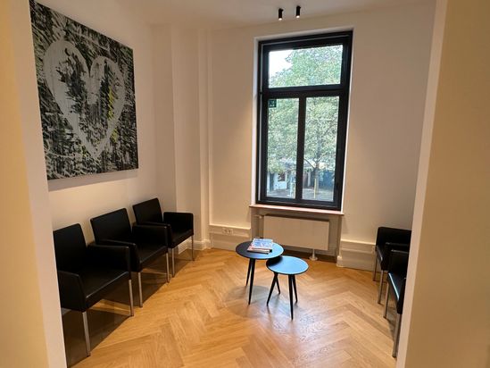 Dr. Nichlos - Plastische Chirurgie Frankfurt