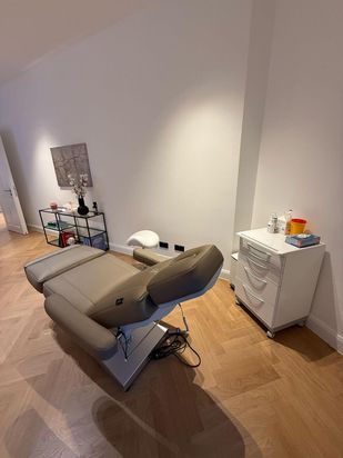 Dr. Nichlos - Plastische Chirurgie Frankfurt