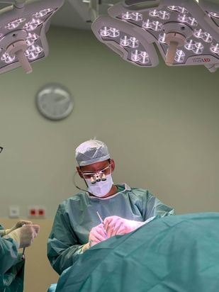 Dr. Nichlos - Plastische Chirurgie Frankfurt