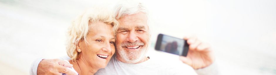 Senioren mit Smartphone