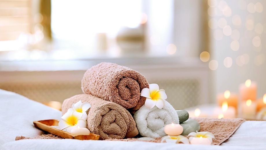 Wellnesshotel: Handtücher und deko