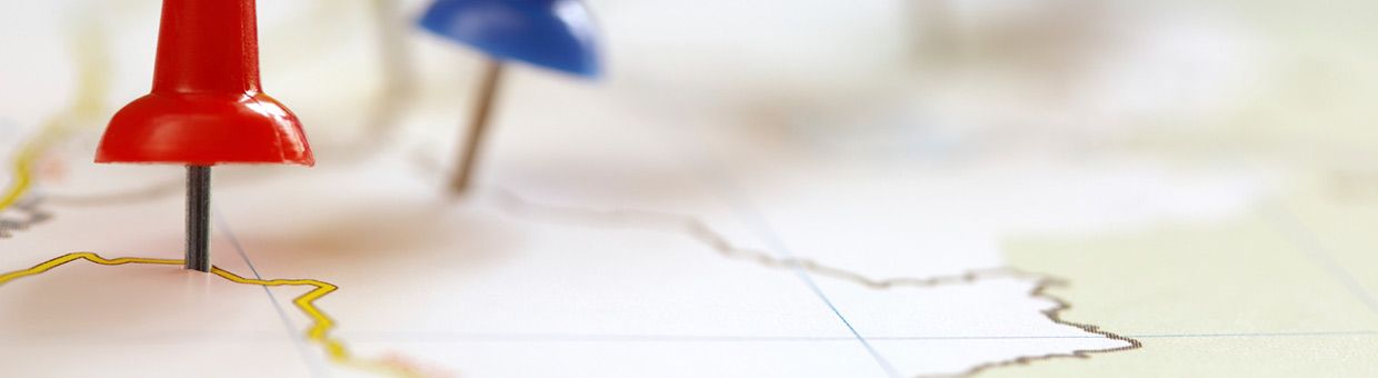 Landkarte mit Reißzwecken