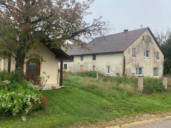 Haupthaus und Kapelle