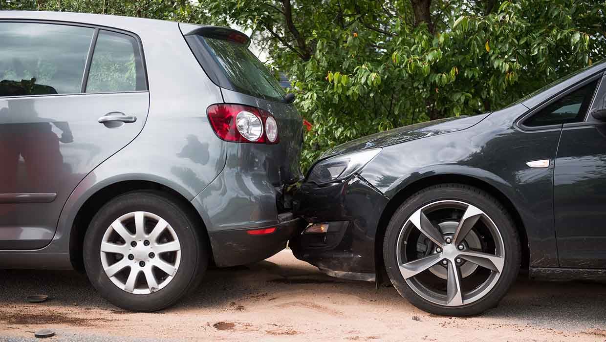 Auffahrunfall mit mehreren Fahrzeugen und drei Verletzten - #polsiwi