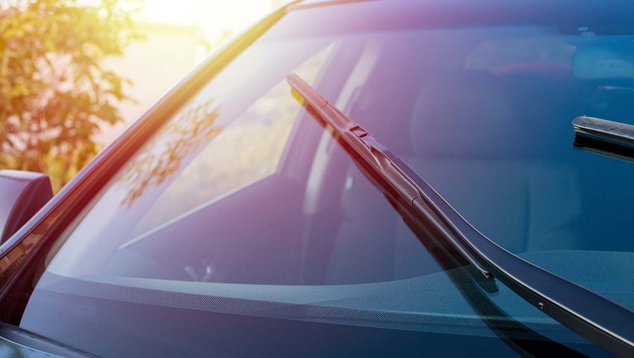 Stein durchschlägt Windschutzscheibe, BAB 66, Schierstein, Freudenbergstraße, Donnerstag, 18.12.2025, 20:00 Uhr