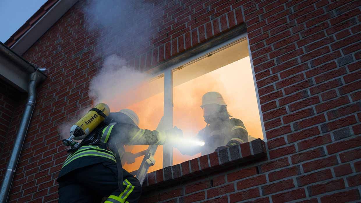 (UL) Ulm - Wohnungsbrand - Nicht mehr bewohnbar ist eine Wohnung in der Ulmer Oststadt nach einem Brand am Samstagvormittag.