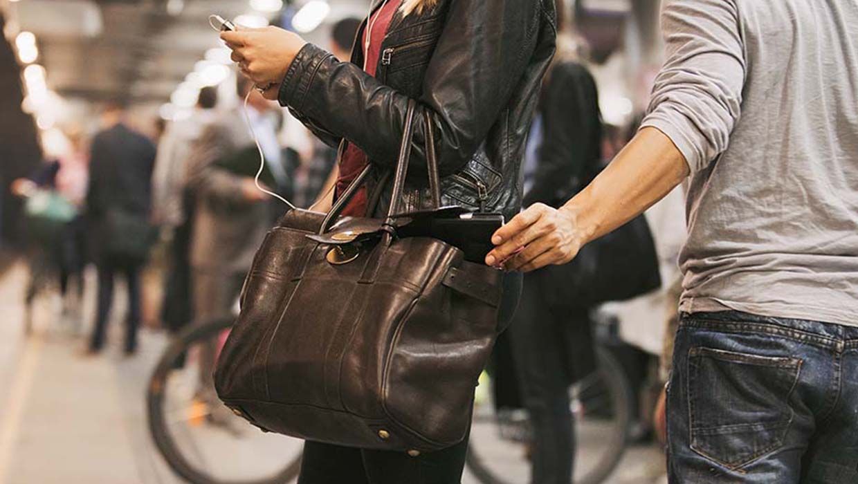 +++Einbrecher gehen dreimal leer aus+++Wechselfallenbetrug+++Brennende Strohballen+++Diebstahl und Sachbeschädigung an Pkw+++Diebstahl von Handtasche+++Verkehrsunfallflucht unter Alkoholeinfluss+++