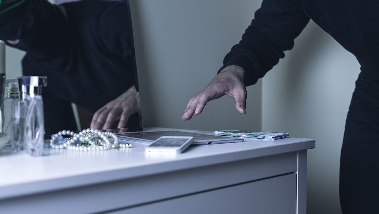 Öffentlichkeitsfahndung nach Diebstahl: Wer kennt diese Frau?