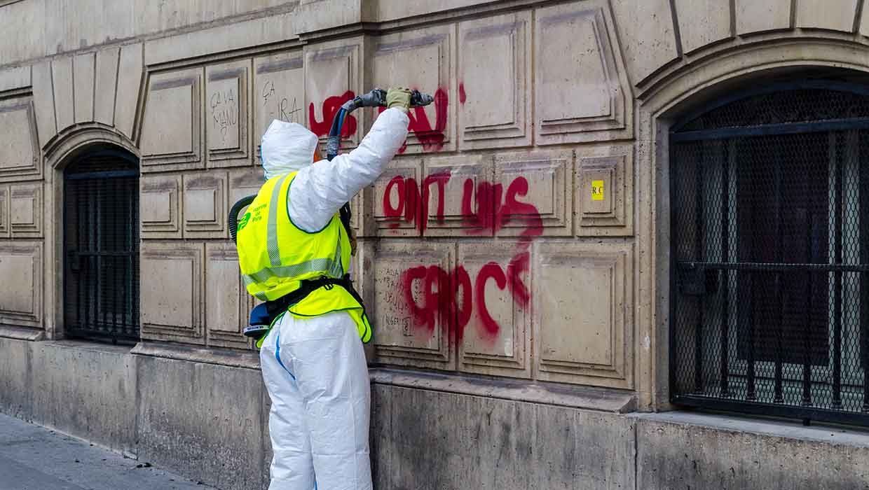 Einbrüche +++ Zigarettenautomat gesprengt +++ Farbschmierereien auf Spielplatz - vier Tatverdächtige festgenommen +++ Geldbörse aus Handtasche gestohlen +++ Rollerdiebe gestört