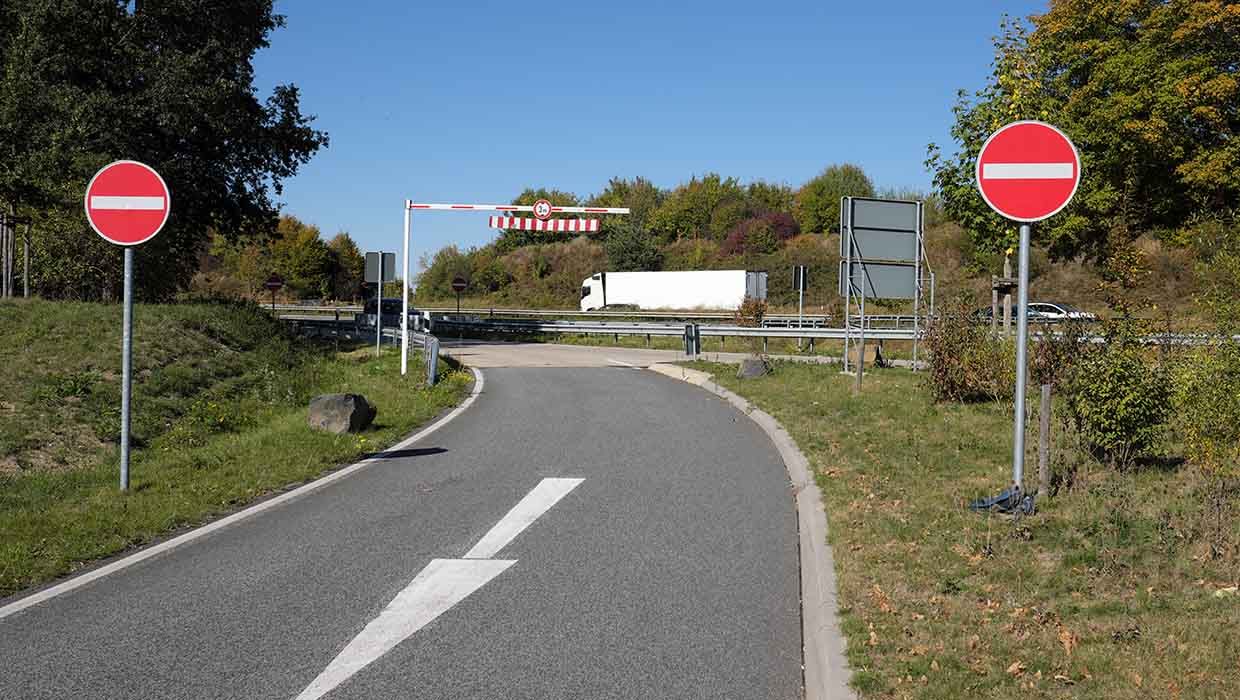 Ostalbkreis: Mit PKW in den Gegenverkehr geraten