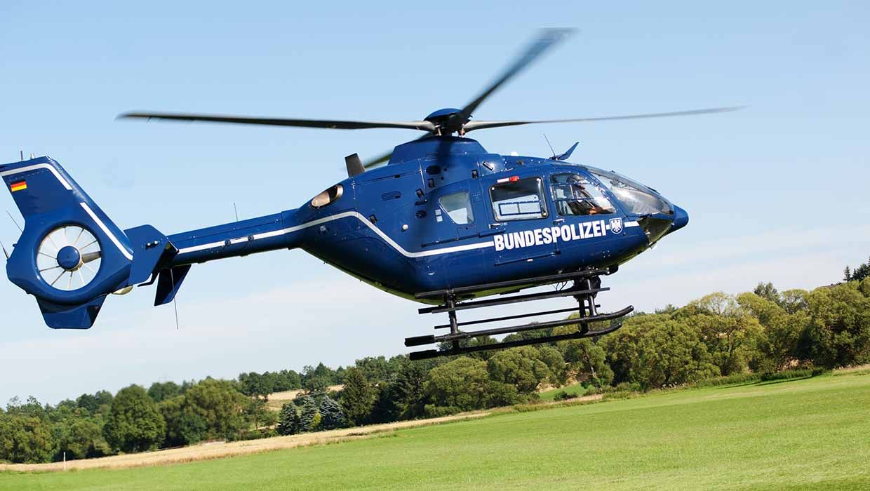 Polizeihubschrauber und Diensthund im Einsatz | Mann flüchtet im Mietwagen vor der Polizei