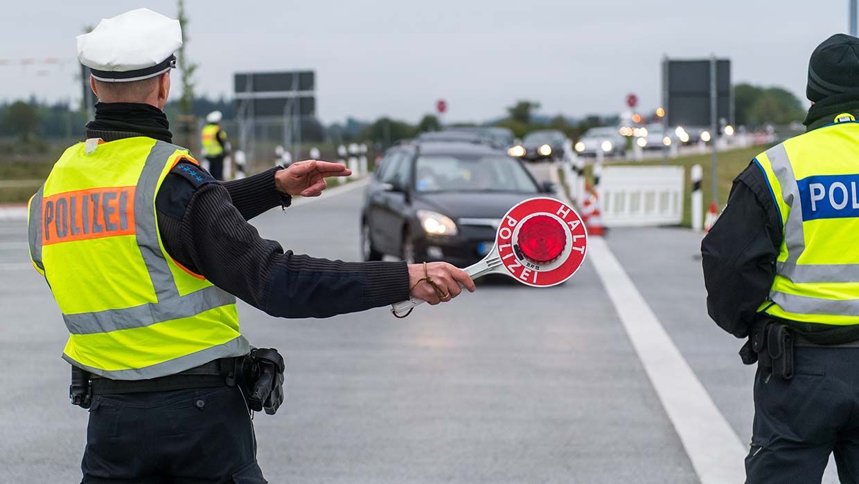 BMW-Fahrer entzieht sich Polizeikontrolle
