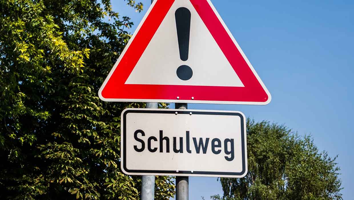 Junge wird auf Schulweg angefahren