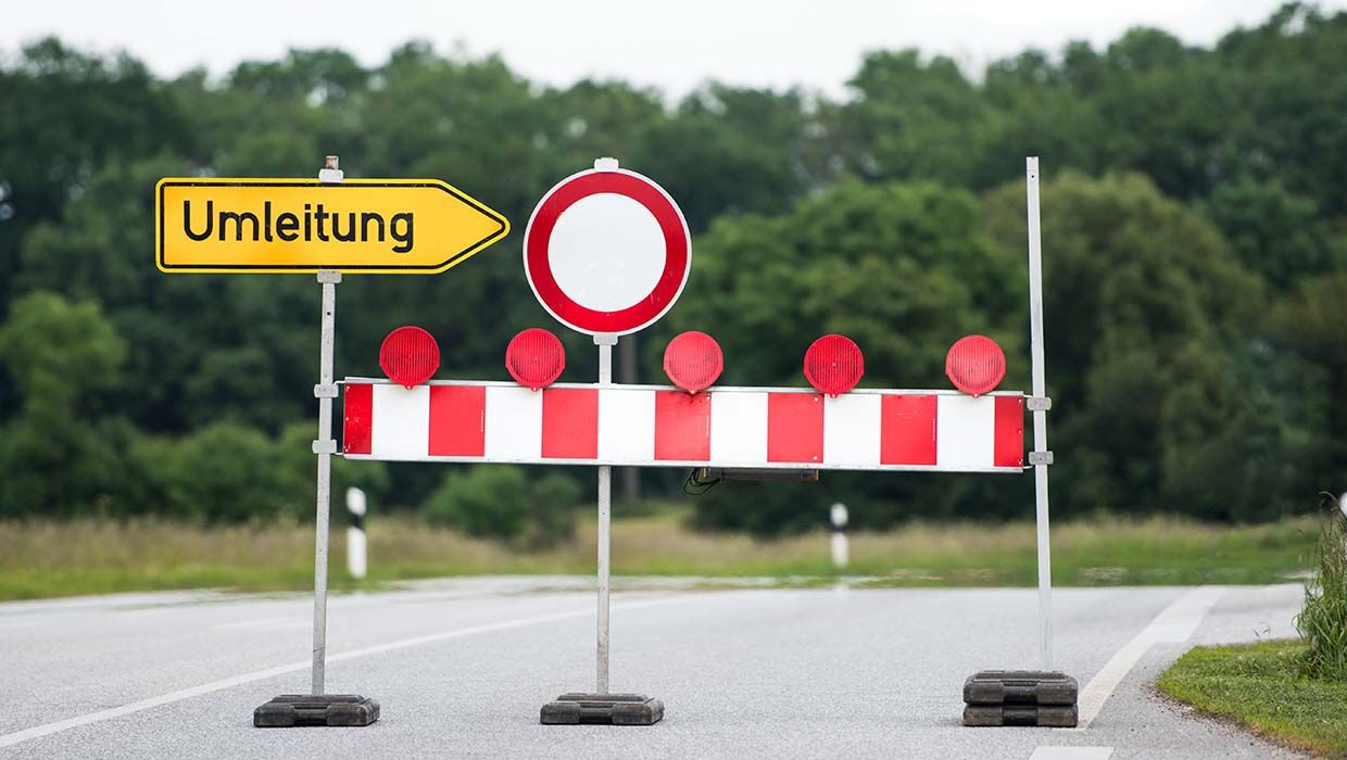 Altenberge, Unfall auf der B54, Sperrung der Bundesstraße, eine Person leicht verletzt