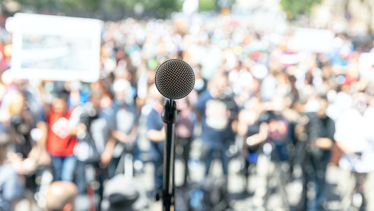 ++ gut 40 Teilnehmer bei versammlungsrechtlichen Aktionen ++ Polizei gewährleistet Versammlungen, unterbindet jedoch Weiterbau von "illegalen" Bauten im Lüner Holz ++ Flaschenwurf und Einwirken ...