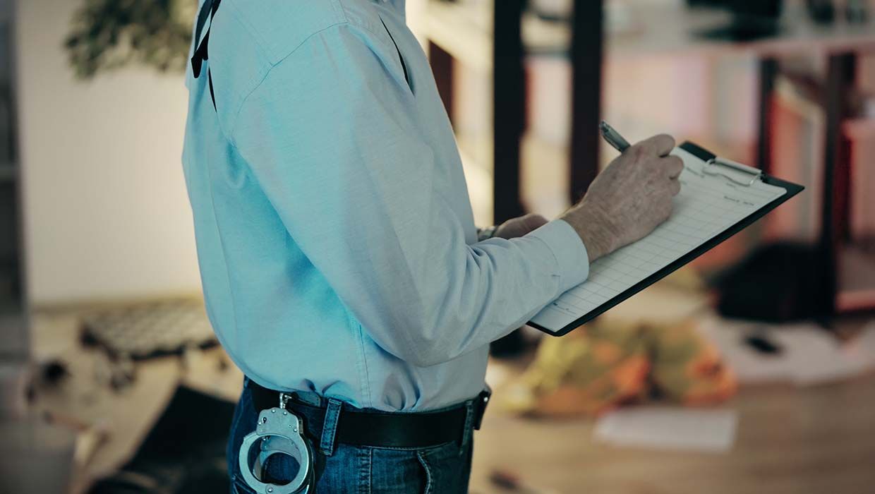 Kokain bei Bewährungshelfer verloren: 36-Jähriger festgenommen, weitere Drogen bei Wohnungsdurchsuchung sichergestellt