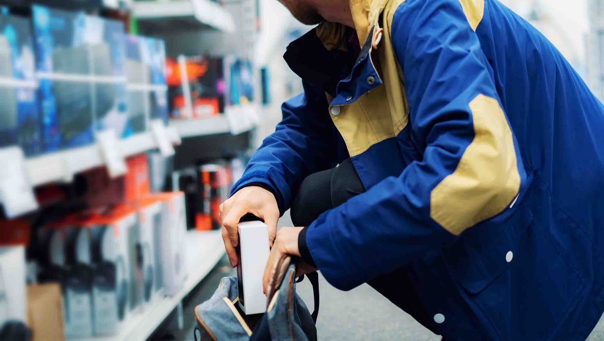 Rabiate Ladendiebe +++ Bargeld und Schmuck erbeutet +++ E-Scooter gestohlen +++ Auto zerkratzt +++ Polizei stoppt alkoholisierten Fahrzeugführer