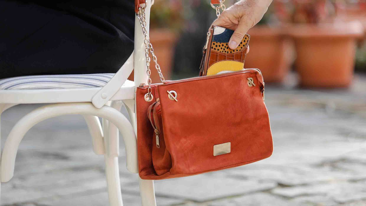 Mehrere Autos geöffnet - Polizei sucht Dieb -#polsiwi