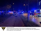 Die Feuerwehr München im Einsatz bei einem tödlichen Verkehrsunfall auf der Schleißheimer Straße.