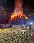 Nach einem Brandausbruch am Schloss Hardenberg in Velbert-Neviges ermittelt die Polizei zur Brandursache