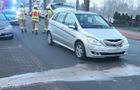 Beim Aufprall ausgetretene Betriebsstoffe des Mercedes