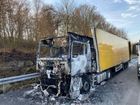 Ausgebrannter Lkw an der Einsatzstelle.
Quelle: Autobahnpolizei Göttingen