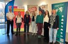 Initiatoren der Veranstaltung (v.l.n.r.): Sascha Aschermann, Polizeipräsidium Nordhessen, Netzwerk gegen Gewalt, Constanze Willimczik, Beratungsstelle pro Familia, Katharina Fertsch-Röver, Schultheater-Studio Frankfurt am Main, Monika Jacob, faX Fachberatungsstelle bei sexualisierter Gewalt in Stadt und Landkreis Kassel, Jenny Franke, Schulpsychologie des Staatlichen Schulamtes des Landkreises und der Stadt Kassel, Jasmin Beck, Schulpsychologie des Staatlichen Schulamtes des Landkreises und der Stadt Kassel, Martina Brunkow, Gewaltprävention und Schutzkonzeptentwicklung vom Hessischen Ministerium für Kultus, Bildung und Chancen