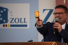 Der Gießener Zoll-Auktionator Jörg Wagner in Aktion