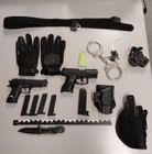 Mitgegührte Waffen und Gegenstände des 22-jährigen Tatverdächtigen