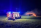 Vermutlich Brandstiftung: 200 brennende Heuballen in Monheim am Rhein.