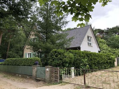 Einfamilienhaus mit großem Garten und PV-Strom