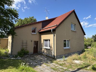 Großzügiges Wohnhaus mit Garage und Schuppen in ruhiger Lage