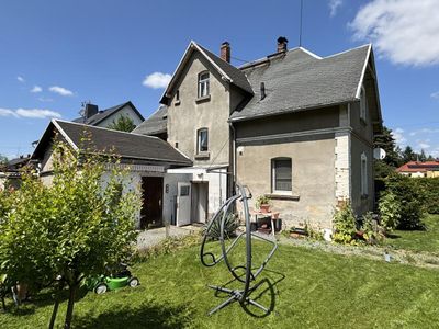 Ein- bis Zweifamilienhaus mit Garage in ruhiger Lage