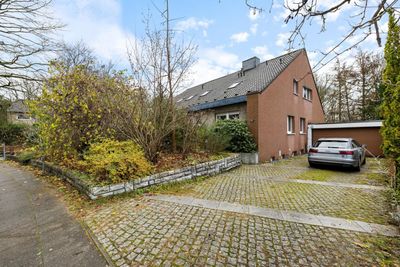 Großartiges Wohnen in Volksdorf:Traumhafte Wohnung im Mehrfamilienhaus mit großem Garten