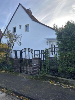 Großzügiges Einfamilienhaus (Mehrgenerationenhaus) in verkehrsberuhigter Seitenstraße