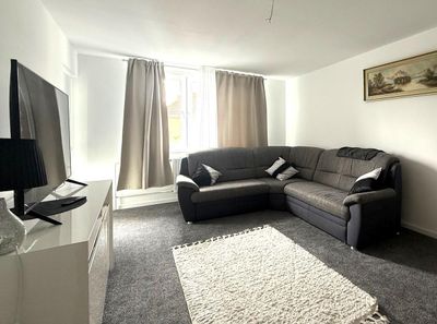 Zehlendorf: 50 m² freie ruhige 2 Zimmer im 2. OG mit Süd-West Balkon!