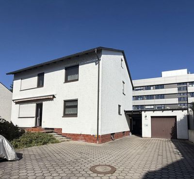 Charmantes Einfamilienhaus mit großem Garten und Potenzial in Regensburg-Reinhausen