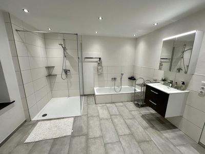 Neubauwohnung mit Sonnenterrasse und Einbauküche! Im Herzen von Mettlach-Weiten!!