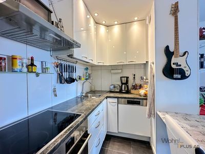 Wohlfühloase am Rhein: Geräumige Wohnung mit Balkon und Aufzug