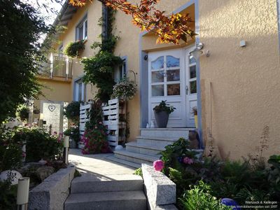 Einfamilienhaus und Zweifamilienhaus 
mit Nebengebäuden 
komplett zu verkaufen!