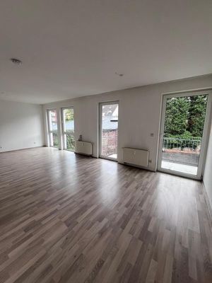 Große 3 Zimmer Wohnung mit Balkon