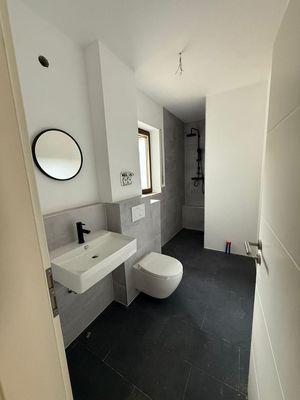 Kernsaniert Wohnung mit Balkon