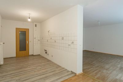 WG-geeignete Wohnung im 1.OG mit Balkon PKW Stellplatz vorhanden - in Bielefeld - Großdornberg