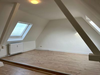 Helle 3-Zimmer-Dachgeschosswohnung – frisch renoviert – sofort frei!
