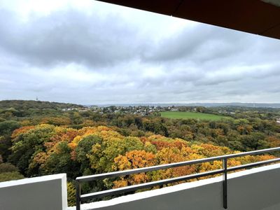 **Frisch renoviert! Helles Apartment mit Balkon, Aufzug, Küche und Top-Aussicht in Katernberg**