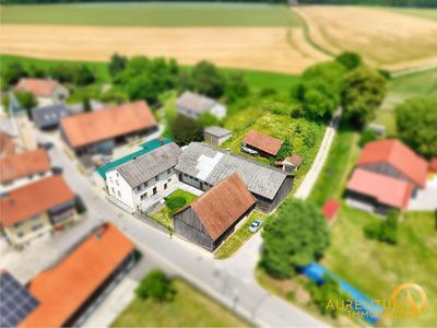Sofort frei: 3-Seiten-Hof (Bauernhof), mit diversen Nebengebäuden (Stall und Scheune) - zu verkaufen
