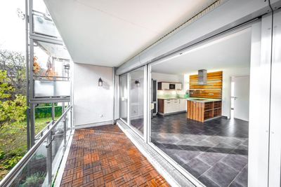 Bezugsfrei! Charmante 4-Zimmer-Wohnung in Milbertshofen mit Innenhofbalkon